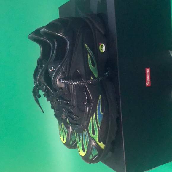 Supreme x Nike Sneakers - Picture 4 of 5